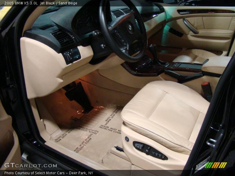 Jet Black / Sand Beige 2005 BMW X5 3.0i