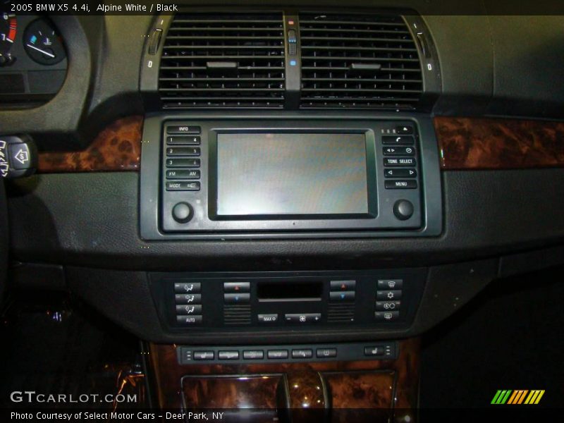 Alpine White / Black 2005 BMW X5 4.4i