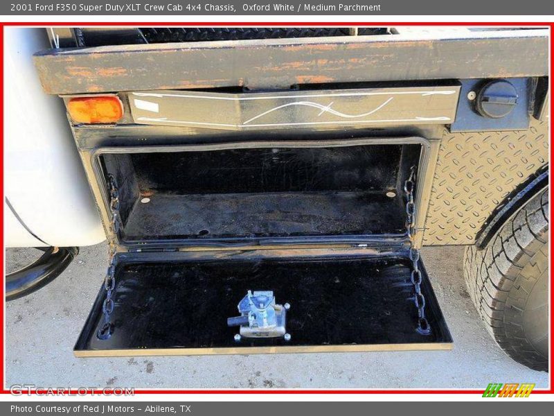 Oxford White / Medium Parchment 2001 Ford F350 Super Duty XLT Crew Cab 4x4 Chassis