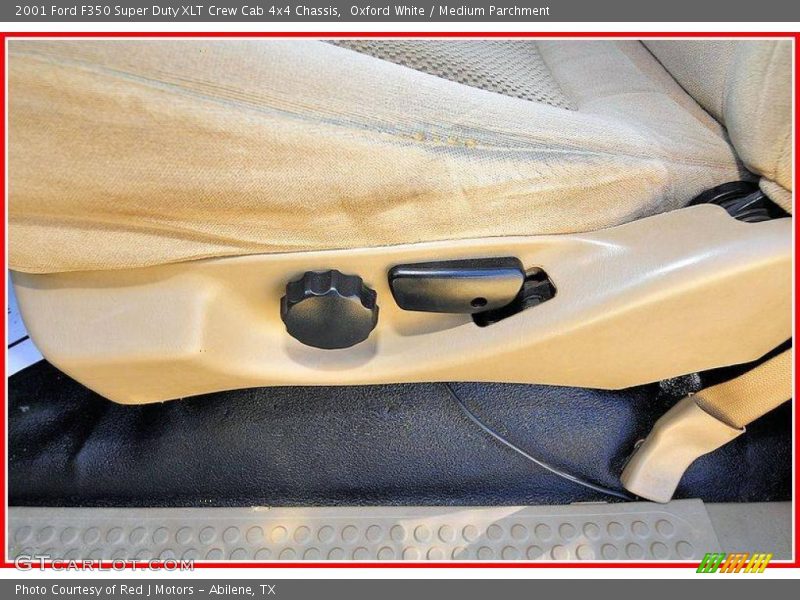 Oxford White / Medium Parchment 2001 Ford F350 Super Duty XLT Crew Cab 4x4 Chassis