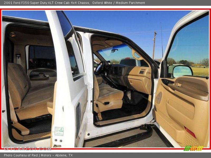 Oxford White / Medium Parchment 2001 Ford F350 Super Duty XLT Crew Cab 4x4 Chassis