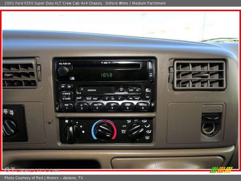 Oxford White / Medium Parchment 2001 Ford F350 Super Duty XLT Crew Cab 4x4 Chassis