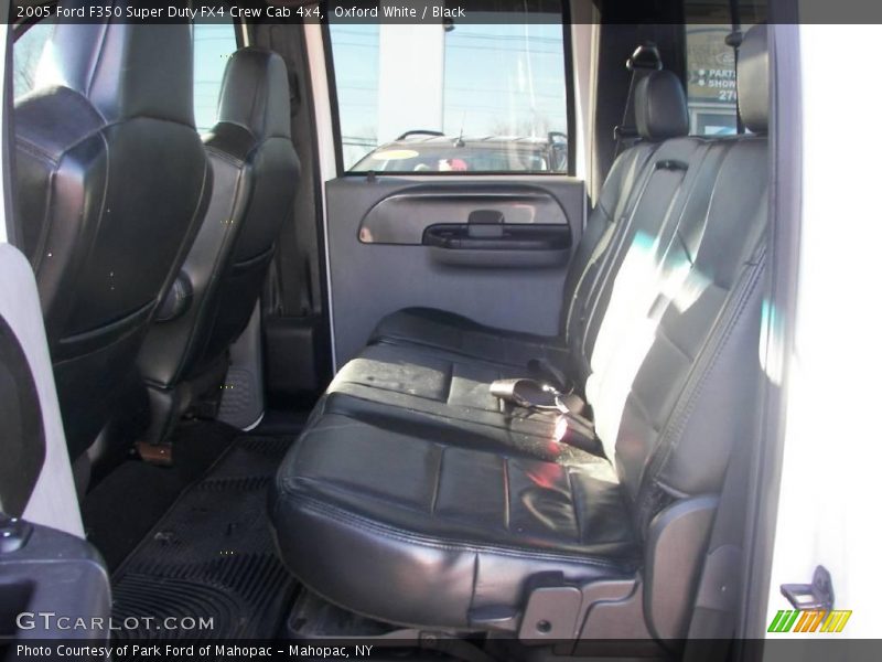 Oxford White / Black 2005 Ford F350 Super Duty FX4 Crew Cab 4x4