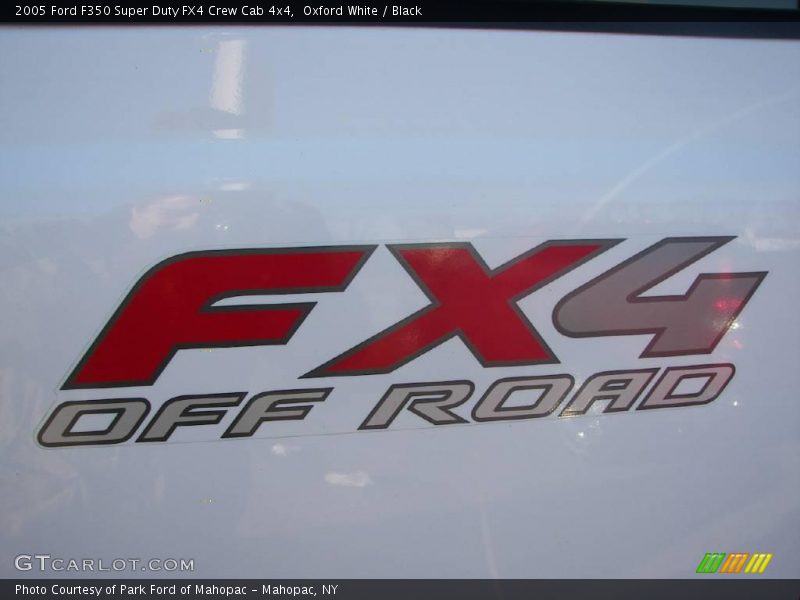 Oxford White / Black 2005 Ford F350 Super Duty FX4 Crew Cab 4x4