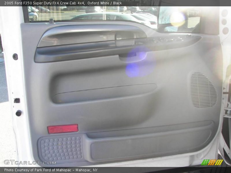 Oxford White / Black 2005 Ford F350 Super Duty FX4 Crew Cab 4x4