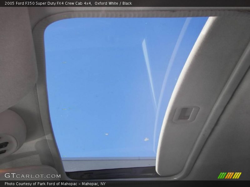 Oxford White / Black 2005 Ford F350 Super Duty FX4 Crew Cab 4x4