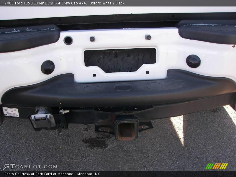 Oxford White / Black 2005 Ford F350 Super Duty FX4 Crew Cab 4x4