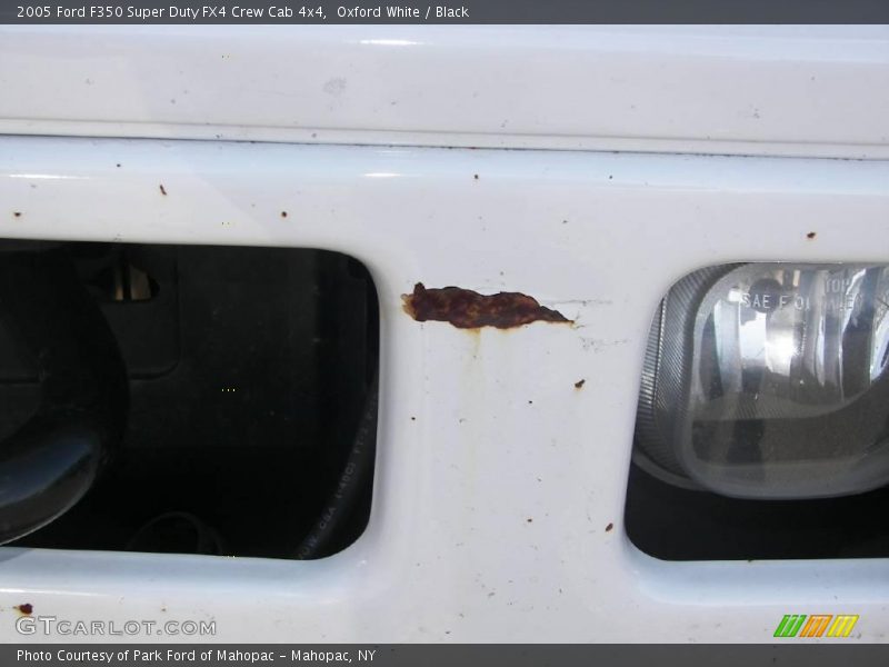 Oxford White / Black 2005 Ford F350 Super Duty FX4 Crew Cab 4x4