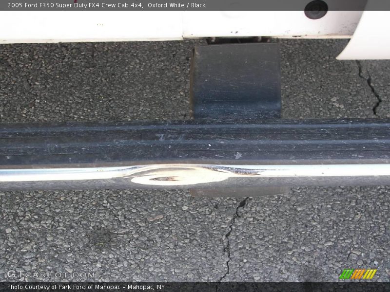 Oxford White / Black 2005 Ford F350 Super Duty FX4 Crew Cab 4x4