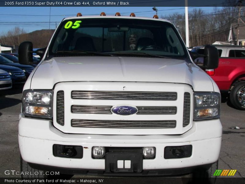 Oxford White / Black 2005 Ford F350 Super Duty FX4 Crew Cab 4x4
