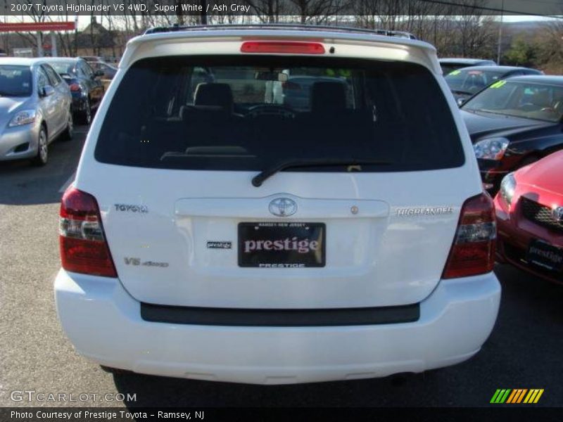 Super White / Ash Gray 2007 Toyota Highlander V6 4WD