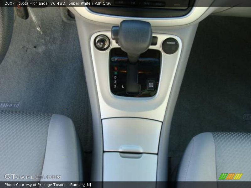 Super White / Ash Gray 2007 Toyota Highlander V6 4WD