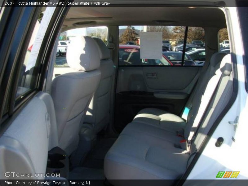 Super White / Ash Gray 2007 Toyota Highlander V6 4WD