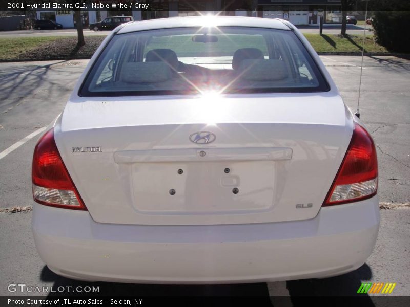 Noble White / Gray 2001 Hyundai Elantra GLS