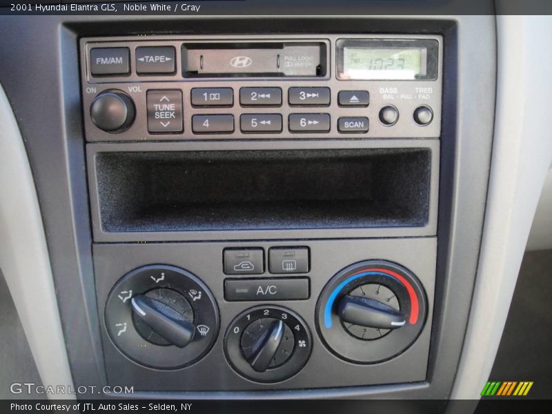 Noble White / Gray 2001 Hyundai Elantra GLS