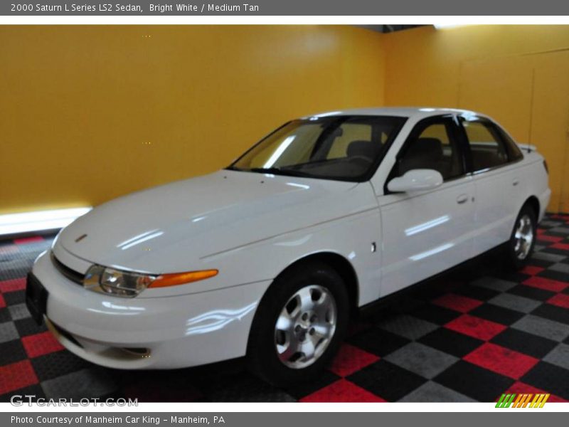 Bright White / Medium Tan 2000 Saturn L Series LS2 Sedan