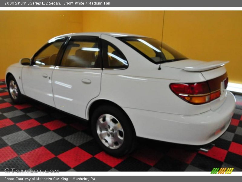 Bright White / Medium Tan 2000 Saturn L Series LS2 Sedan
