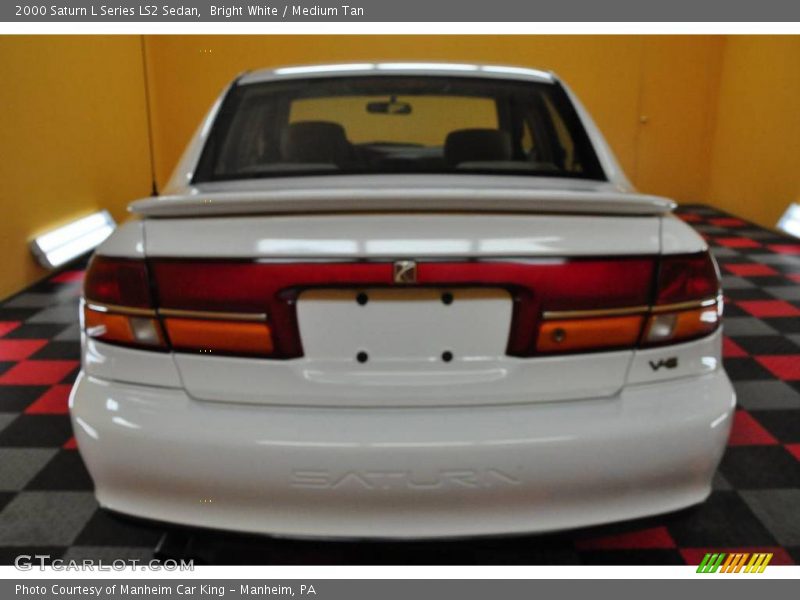 Bright White / Medium Tan 2000 Saturn L Series LS2 Sedan