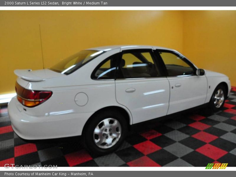 Bright White / Medium Tan 2000 Saturn L Series LS2 Sedan