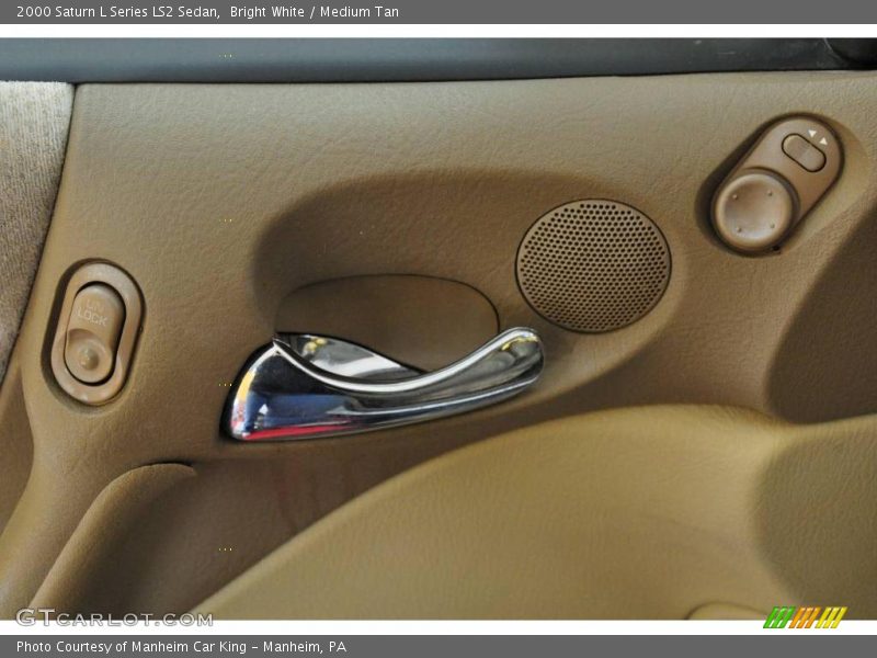 Bright White / Medium Tan 2000 Saturn L Series LS2 Sedan