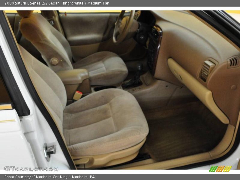 Bright White / Medium Tan 2000 Saturn L Series LS2 Sedan