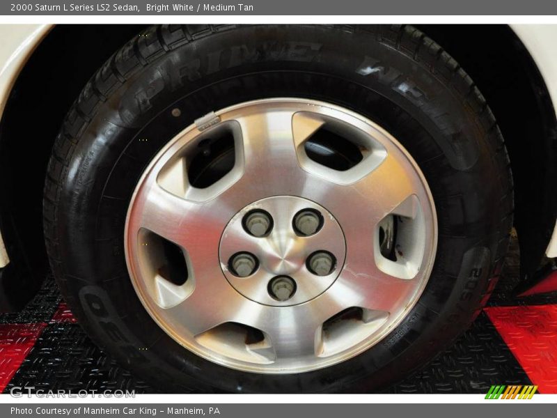Bright White / Medium Tan 2000 Saturn L Series LS2 Sedan