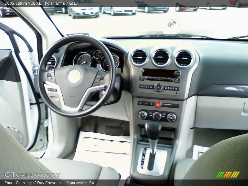 Polar White / Gray 2009 Saturn VUE XE