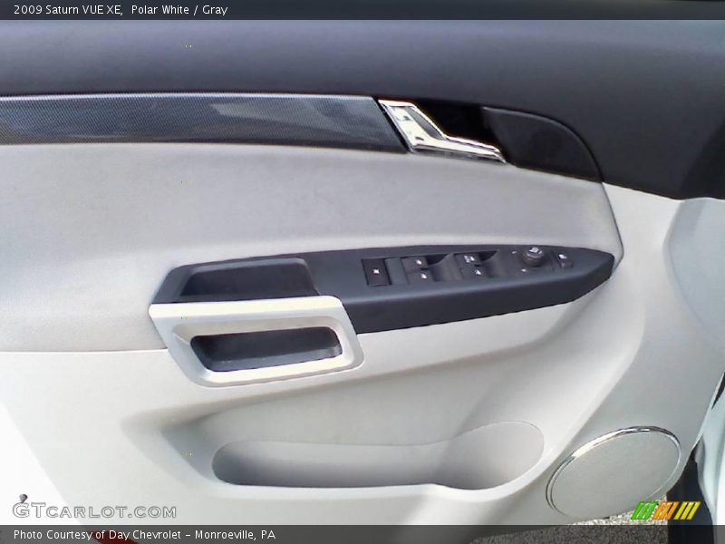 Polar White / Gray 2009 Saturn VUE XE