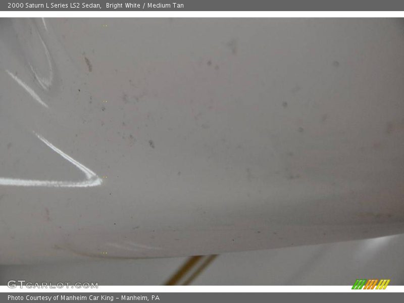 Bright White / Medium Tan 2000 Saturn L Series LS2 Sedan