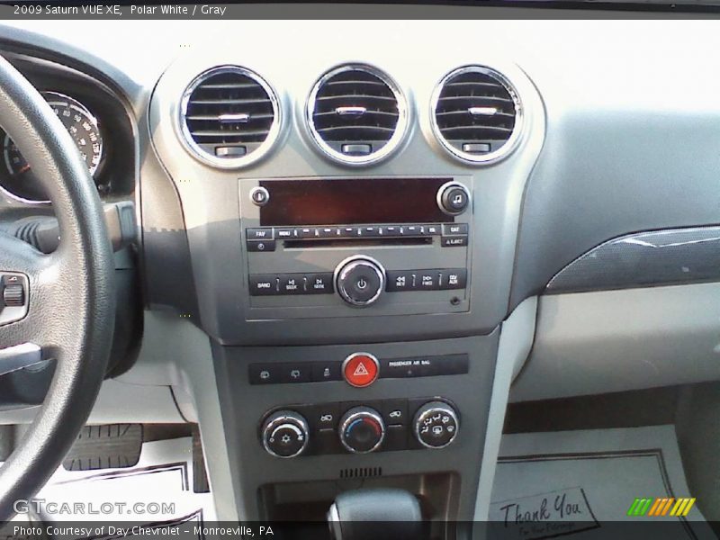 Polar White / Gray 2009 Saturn VUE XE