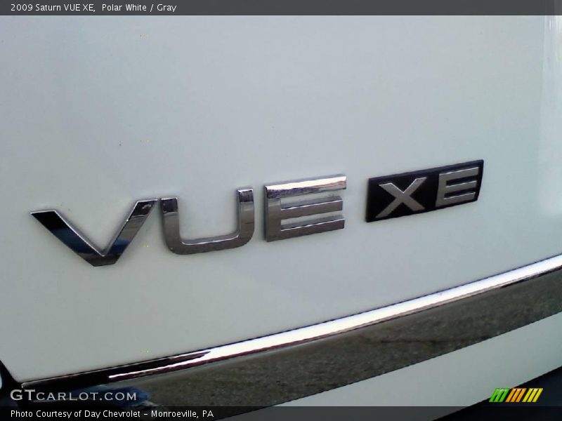 Polar White / Gray 2009 Saturn VUE XE