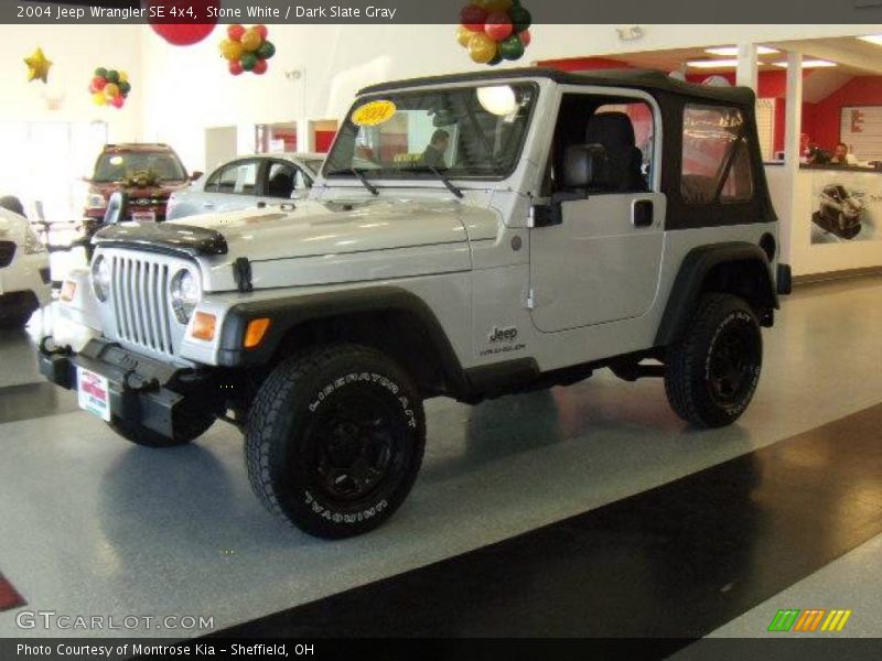 Stone White / Dark Slate Gray 2004 Jeep Wrangler SE 4x4