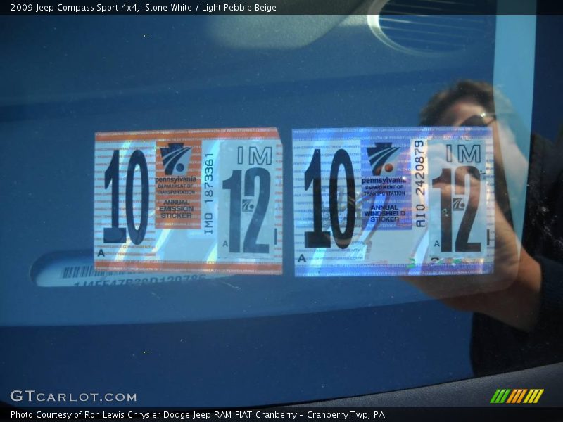 Stone White / Light Pebble Beige 2009 Jeep Compass Sport 4x4