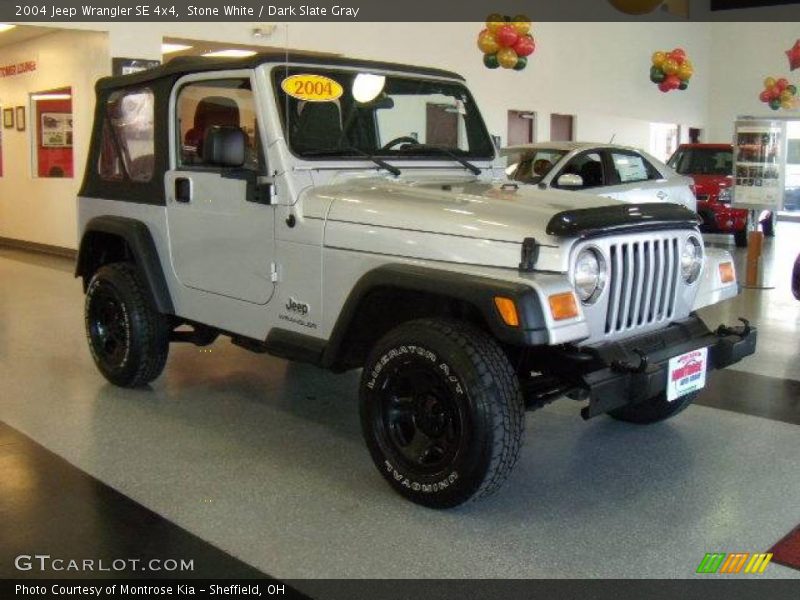 Stone White / Dark Slate Gray 2004 Jeep Wrangler SE 4x4