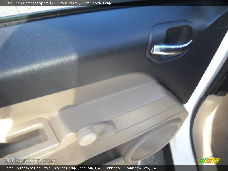Stone White / Light Pebble Beige 2009 Jeep Compass Sport 4x4