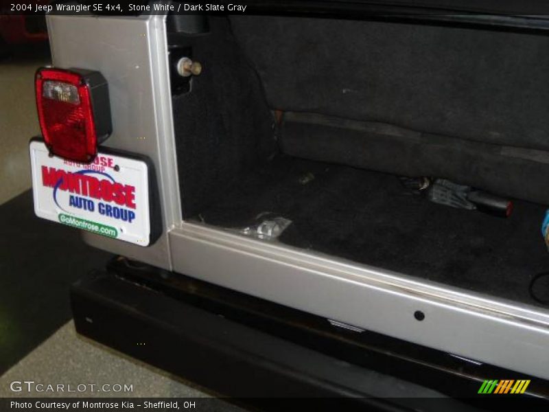 Stone White / Dark Slate Gray 2004 Jeep Wrangler SE 4x4