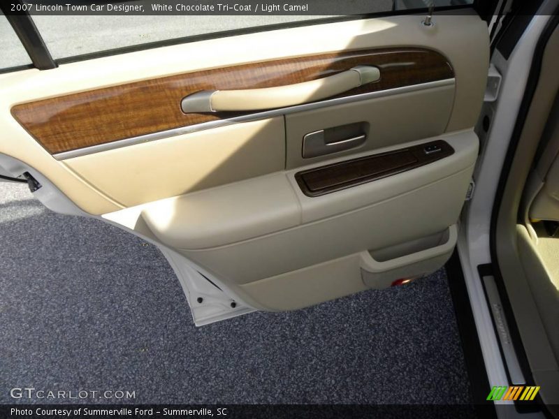 White Chocolate Tri-Coat / Light Camel 2007 Lincoln Town Car Designer
