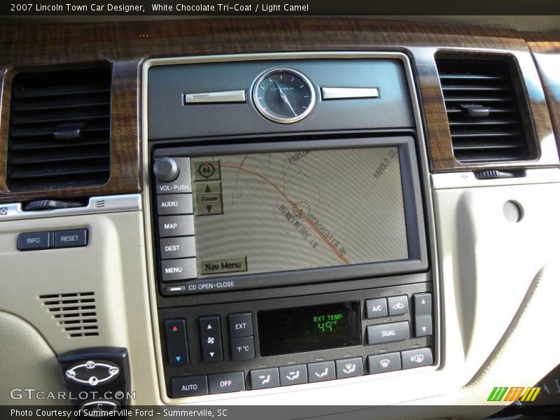 White Chocolate Tri-Coat / Light Camel 2007 Lincoln Town Car Designer