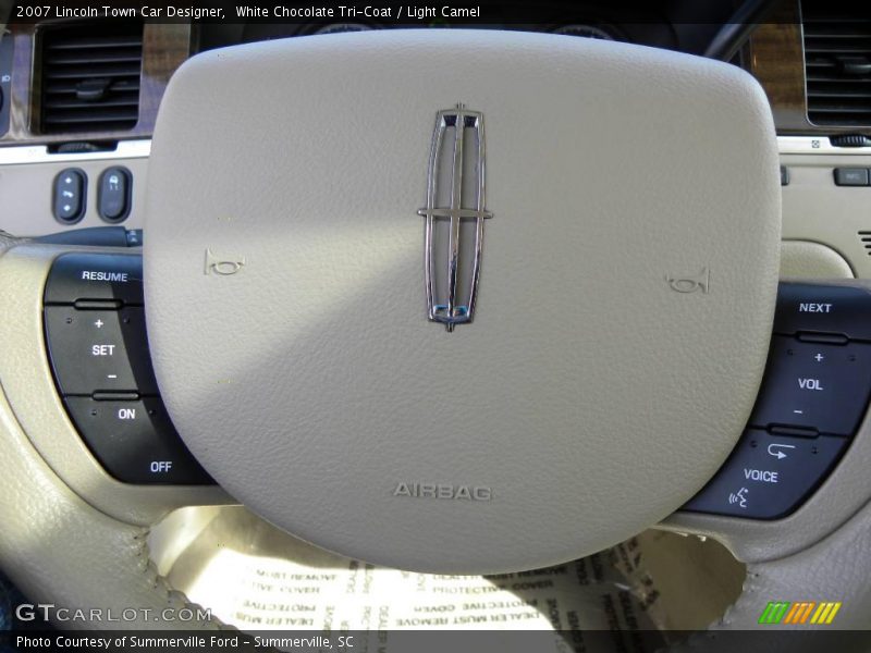 White Chocolate Tri-Coat / Light Camel 2007 Lincoln Town Car Designer