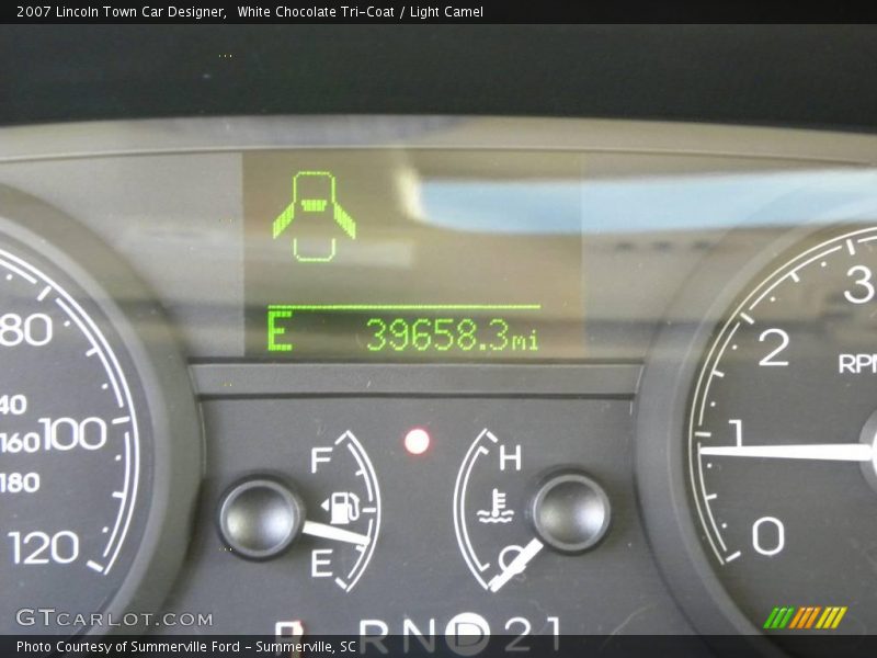 White Chocolate Tri-Coat / Light Camel 2007 Lincoln Town Car Designer