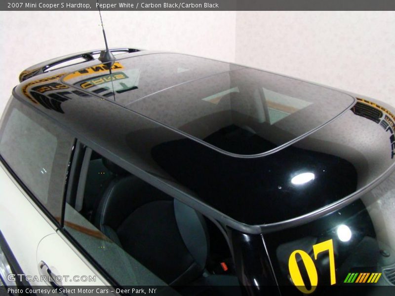 Pepper White / Carbon Black/Carbon Black 2007 Mini Cooper S Hardtop