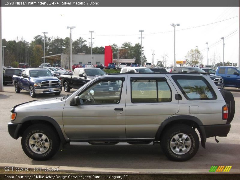Silver Metallic / Blond 1998 Nissan Pathfinder SE 4x4