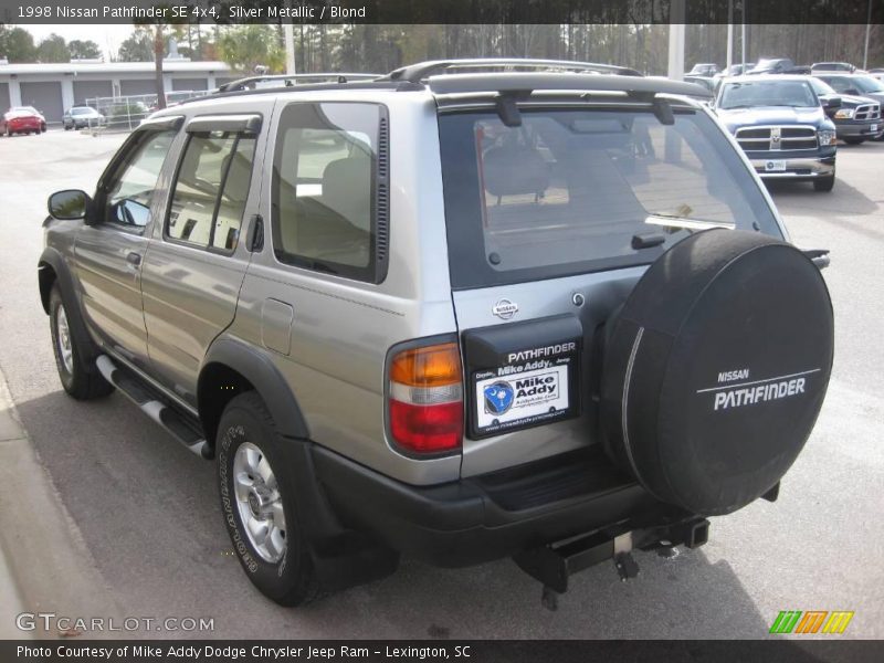 Silver Metallic / Blond 1998 Nissan Pathfinder SE 4x4