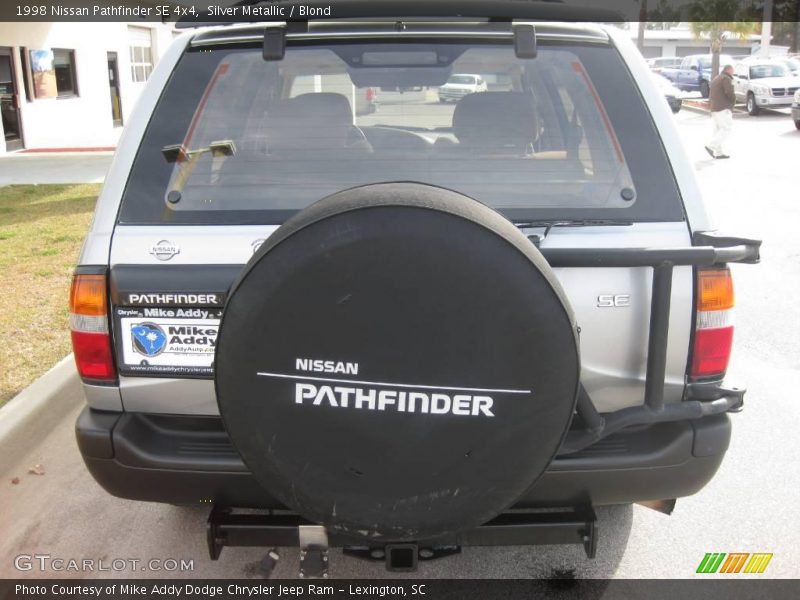 Silver Metallic / Blond 1998 Nissan Pathfinder SE 4x4