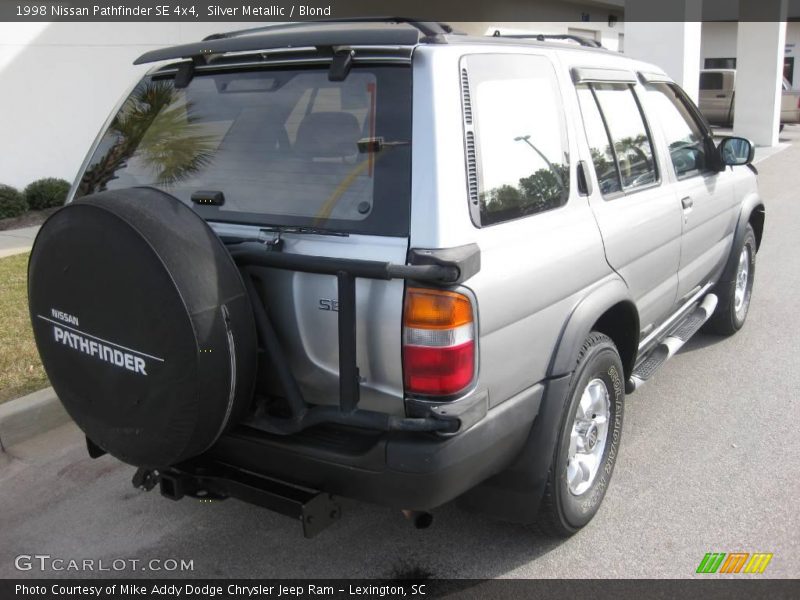 Silver Metallic / Blond 1998 Nissan Pathfinder SE 4x4