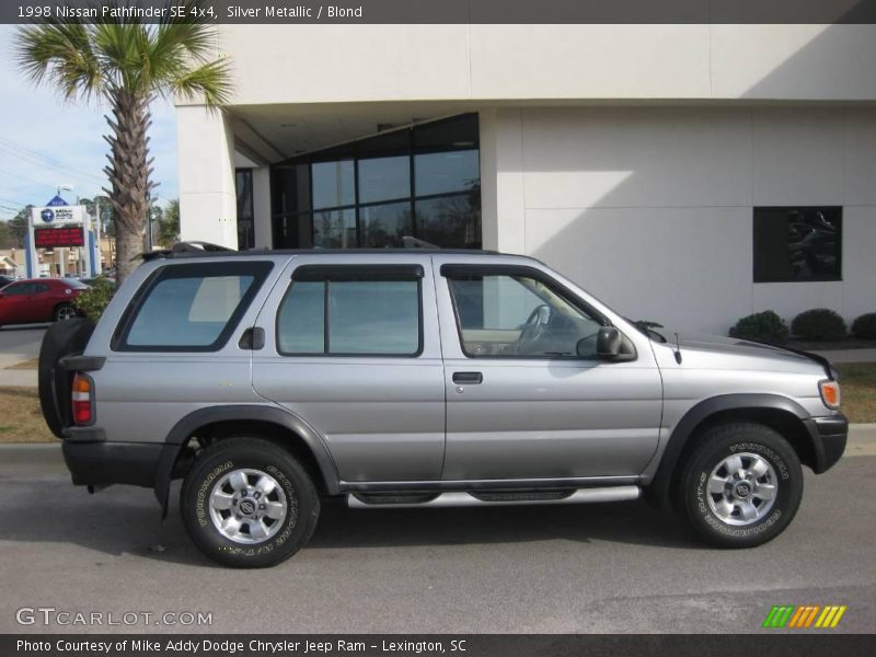 Silver Metallic / Blond 1998 Nissan Pathfinder SE 4x4