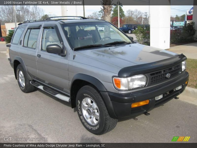 Silver Metallic / Blond 1998 Nissan Pathfinder SE 4x4