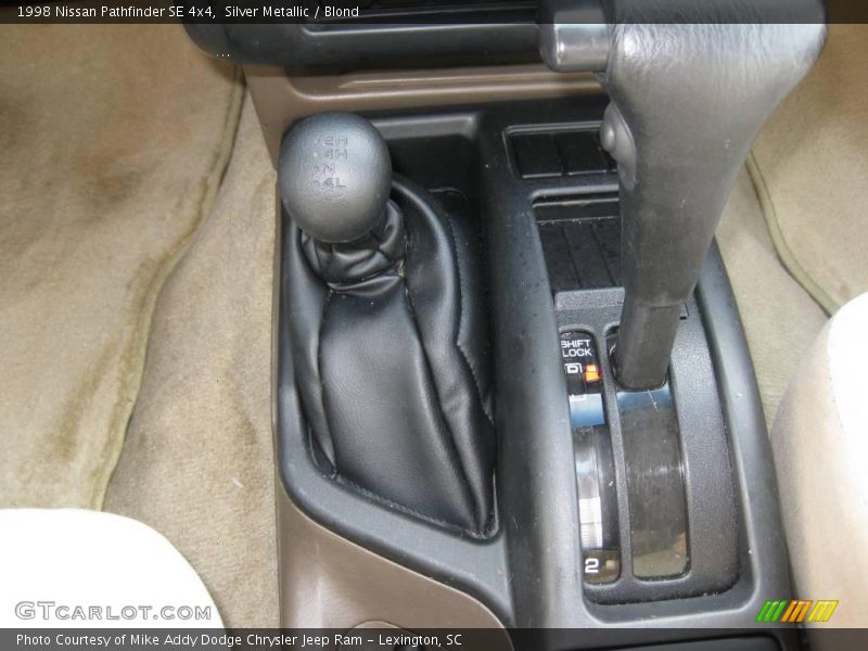 Silver Metallic / Blond 1998 Nissan Pathfinder SE 4x4