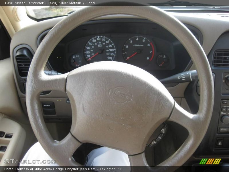 Silver Metallic / Blond 1998 Nissan Pathfinder SE 4x4