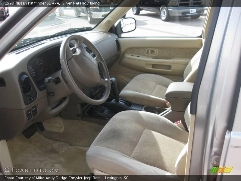 Silver Metallic / Blond 1998 Nissan Pathfinder SE 4x4